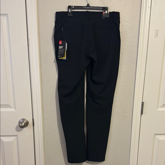 Under Armour Women’s Fitted UPF 30 Black Golf Pants - Picture 5 of 6